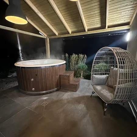 Exclusive Private Sauna & Hot Tube Jacuzzi Only From 12 Pm 22 Pm *
