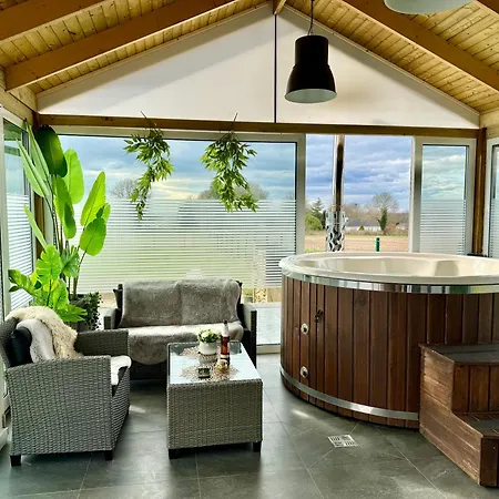 Deluxe With Sauna And Jacuzzi - Adults Only